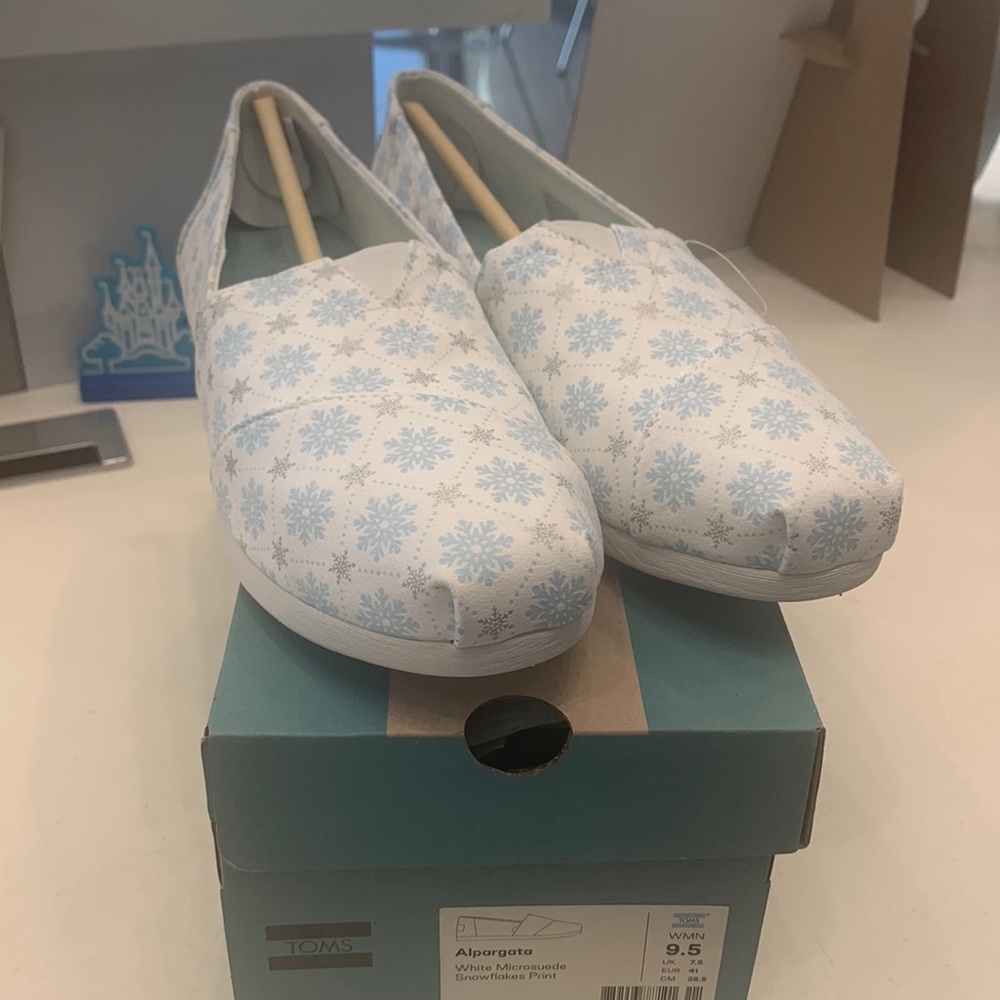 Toms ❄️ snowflake shoes
